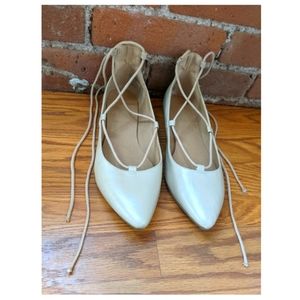 Lace-Up Flat Shoes With Pointed Toes